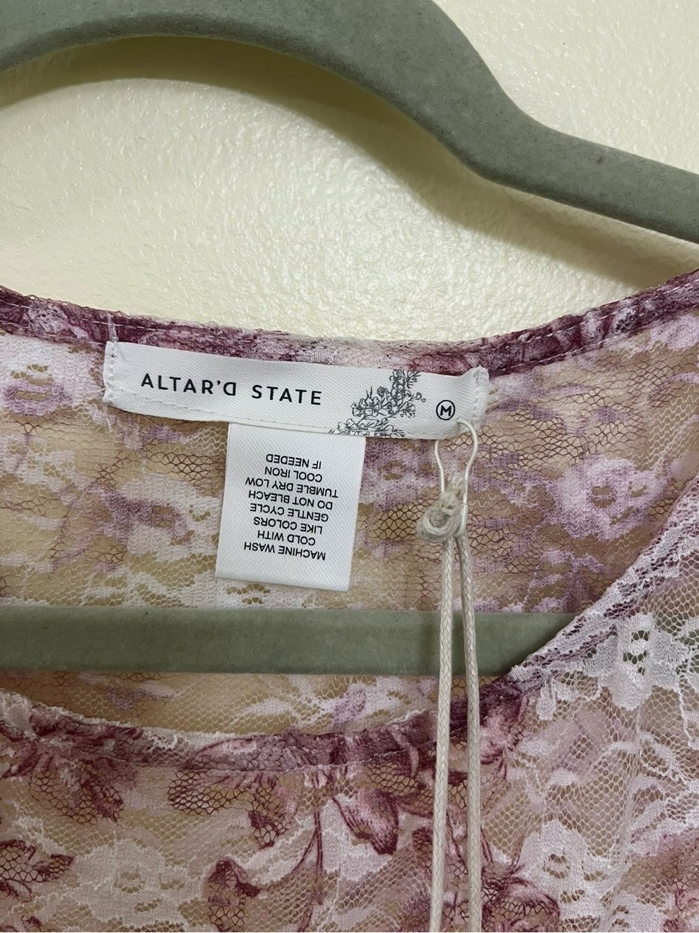 NEW Altar’d State White & Pink Lace Maxi Dress Size Medium NWT - Picture 5 of 6